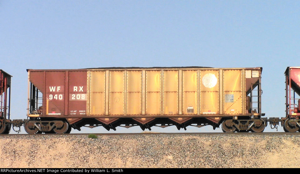 WB Unit Loaded Hooper Frt at Erie NV W-Pshr -64